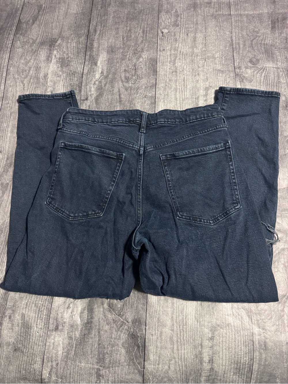 Old Navy Women’s Black Distressed OG Straifjt High-Rise Jeans - Picture 3 of 4